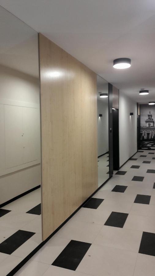 ורשה Silver Apartment In Wilanow מראה חיצוני תמונה